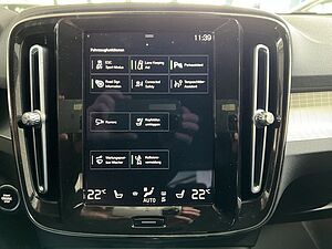 Volvo  B4 Momentum-Pro DKG Vollleder Navi LED Kamera